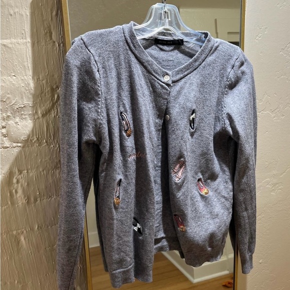 Elegant Gray Cardigan with Embroidered Accents - Picture 3 of 4